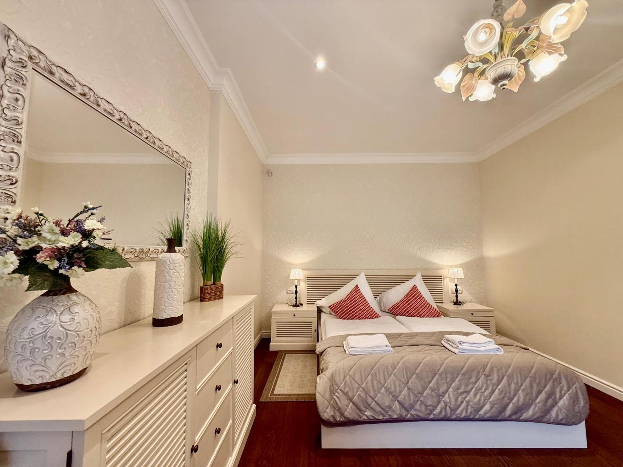 Unique Charles Bridge 2Bdr Apartment. Prag Dış mekan fotoğraf