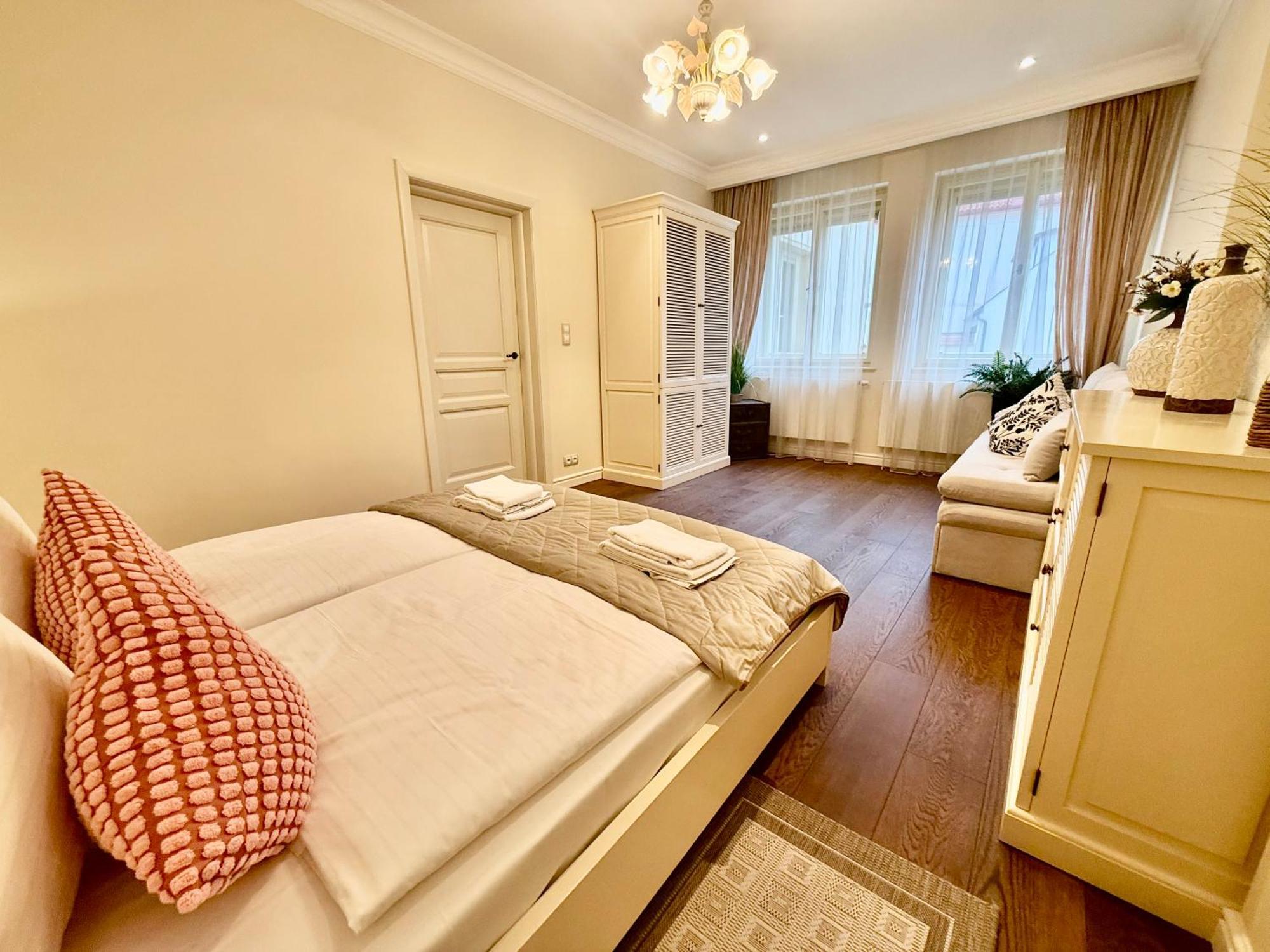 Unique Charles Bridge 2Bdr Apartment. Prag Dış mekan fotoğraf
