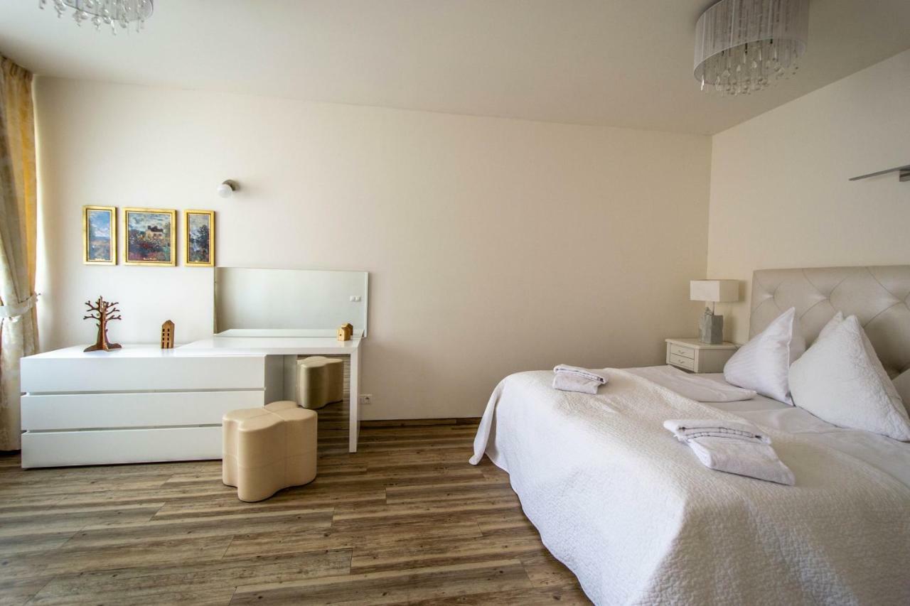 Unique Charles Bridge 2Bdr Apartment. Prag Dış mekan fotoğraf